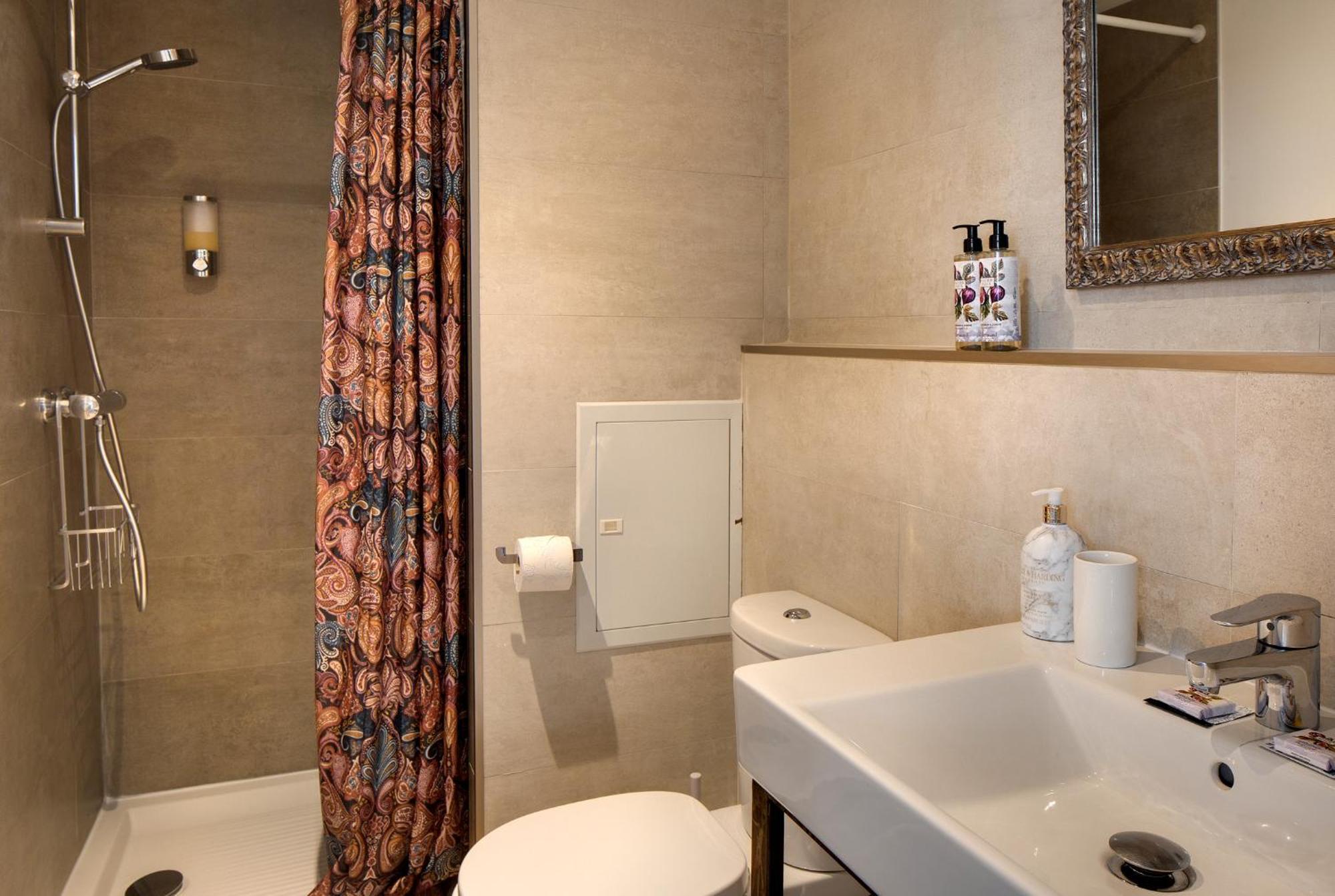 La Maison Des Augustins 4 Stars Spa Et Fitness Aviñón Habitación foto